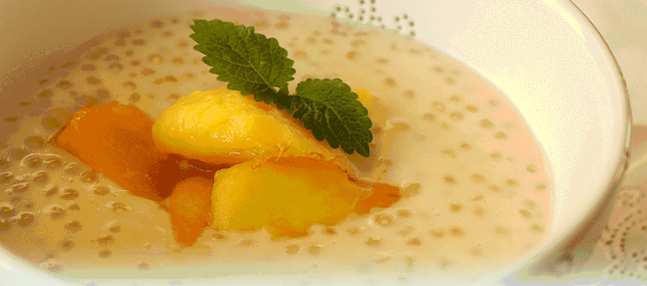 Kokosowy pudding z tapioki z mango